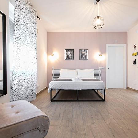 Domina Guest House Fiumicino Esterno foto
