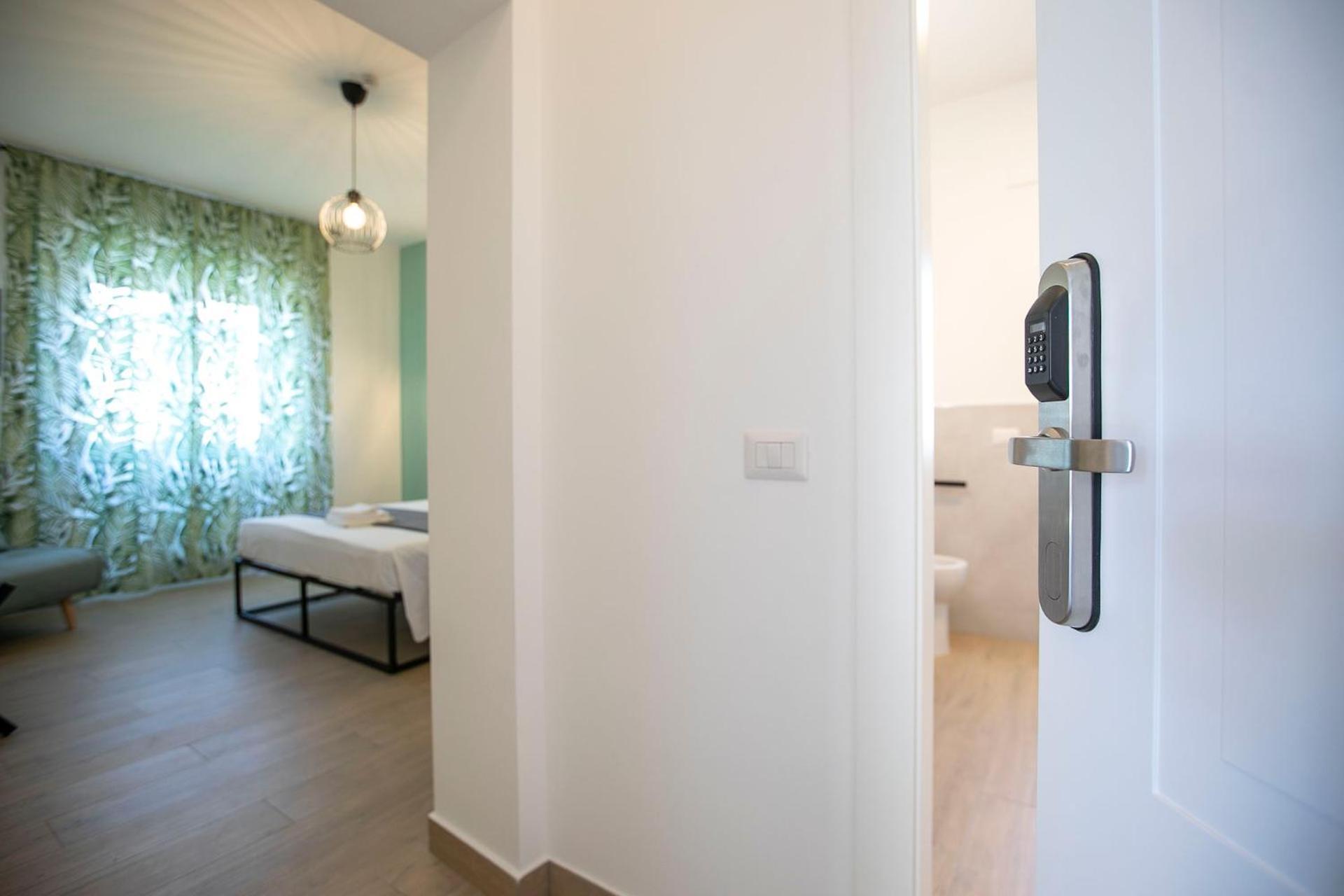 Domina Guest House Fiumicino Esterno foto
