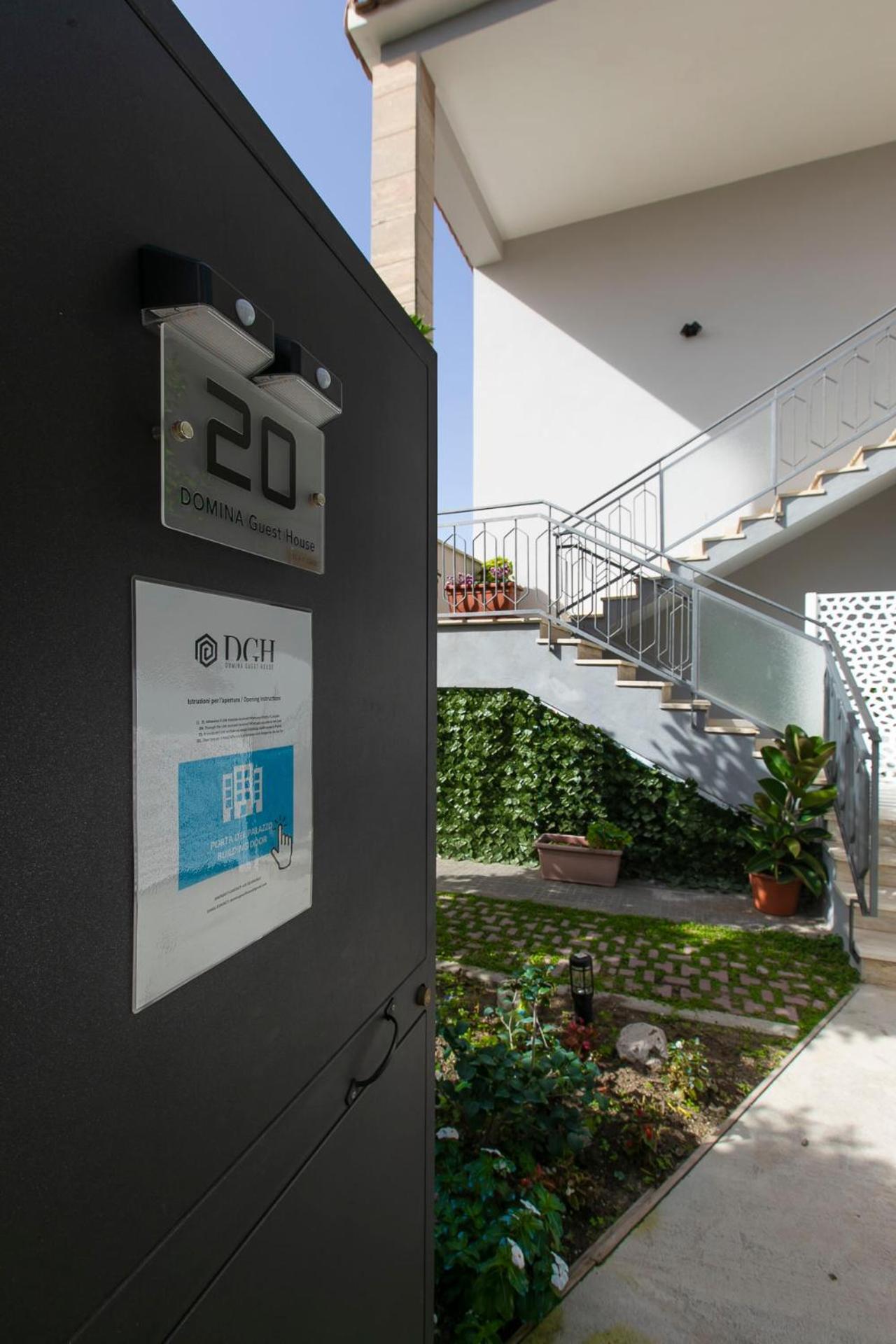 Domina Guest House Fiumicino Esterno foto
